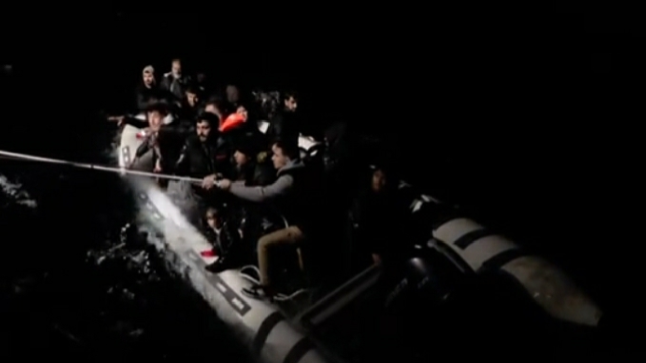 Muğla açıklarında sürüklenen 29 göçmen kurtarıldı