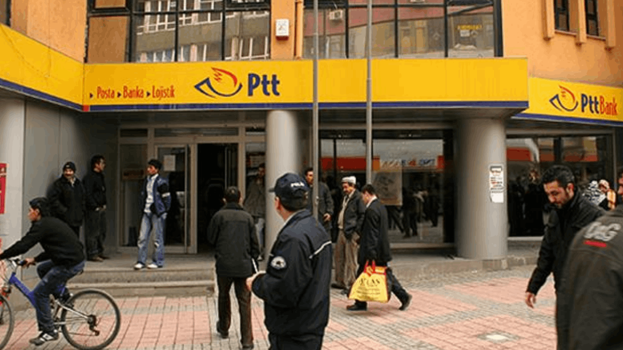 Yaya dağıtım, düşük ücret, güvencesizlik: PTT postacıları tükeniyor