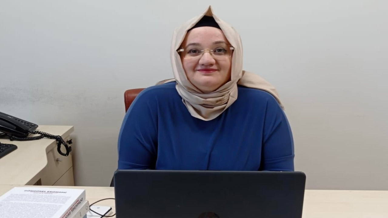 Rektör eşi AKP yönetiminde