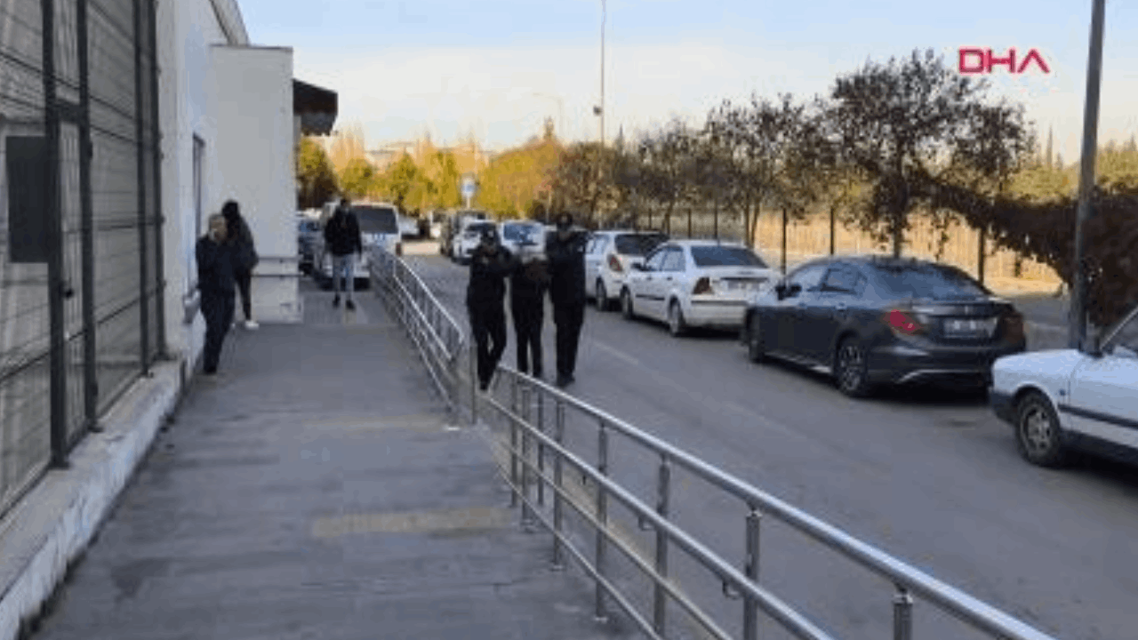 Kadın yolcuyla kavga eden otobüs şoförü gözaltına alındı