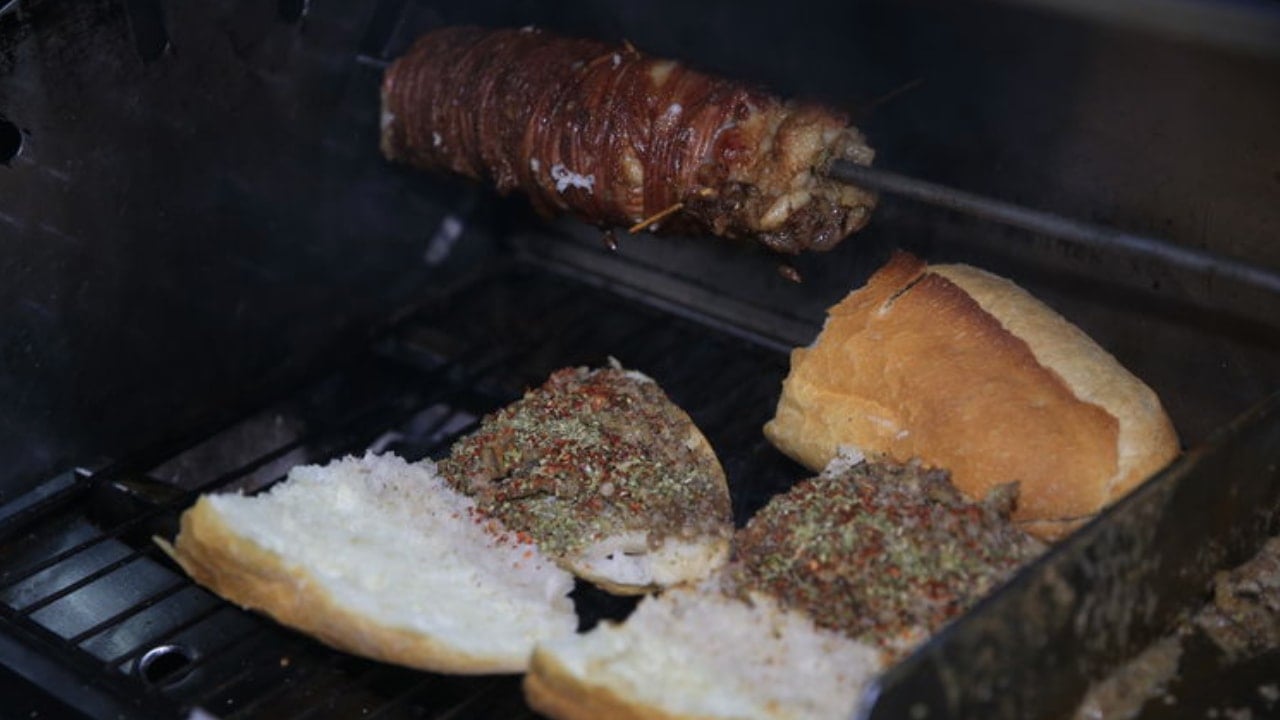 Yunanlar en ünlü sokak lezzetimizi de kaptı! Dünyanın en iyisi seçildiler