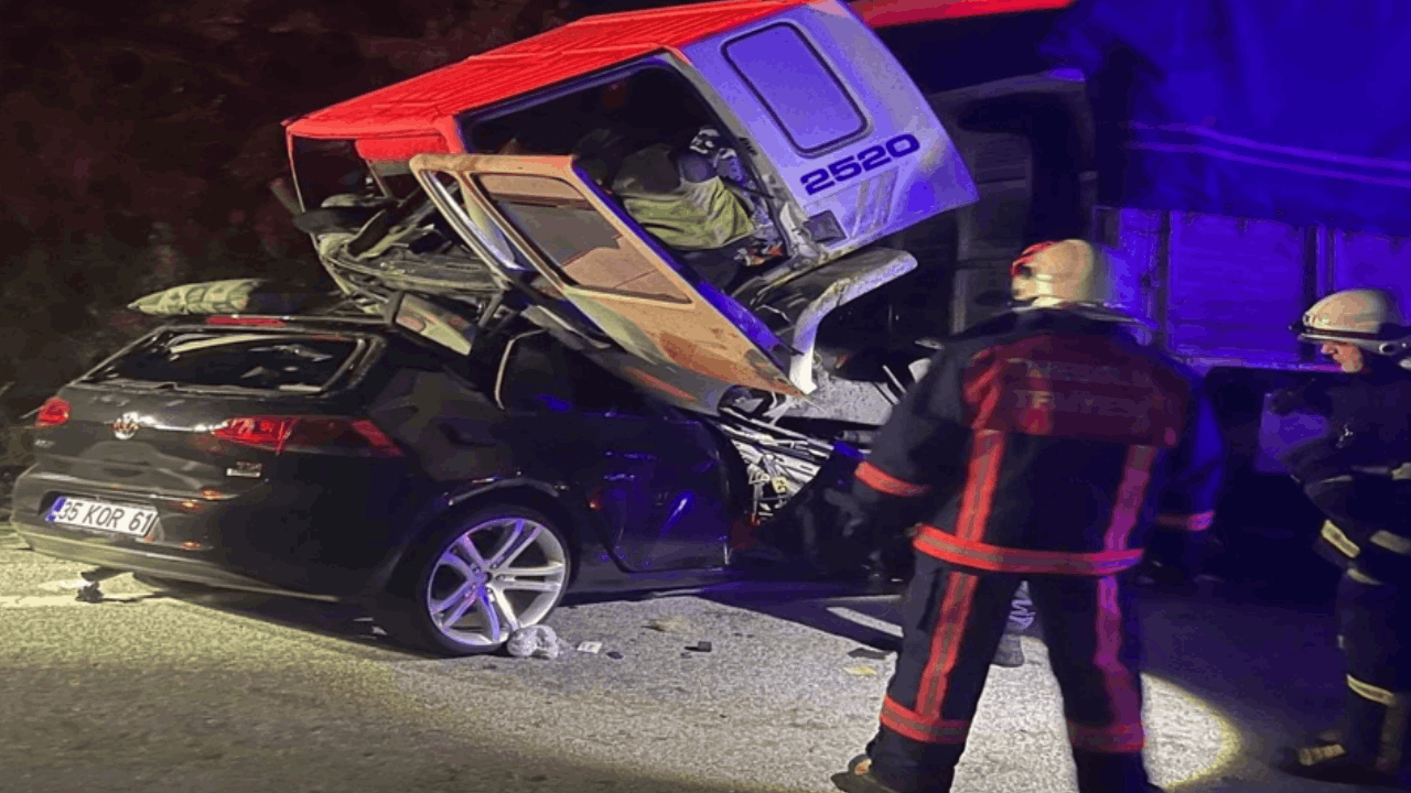 Otomobil ile TIR çarpıştı; 3 ölü, 1 yaralı