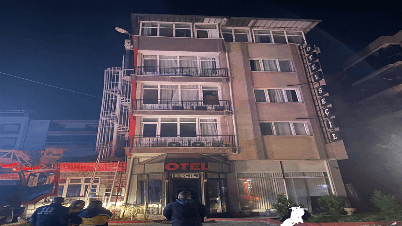 Manisa'da otelde yangın çıktı