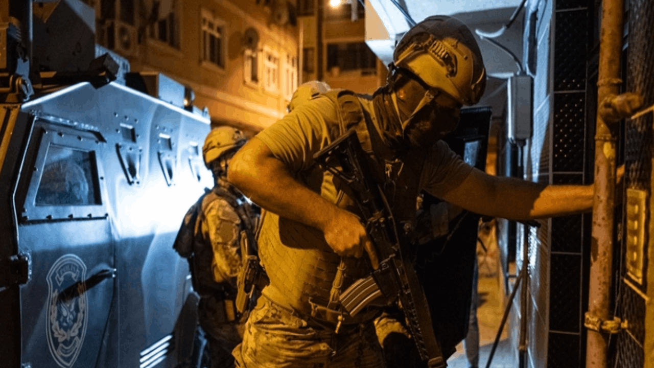 İzmir'de uyuşturucu operasyonu: 18 kişi tutuklandı