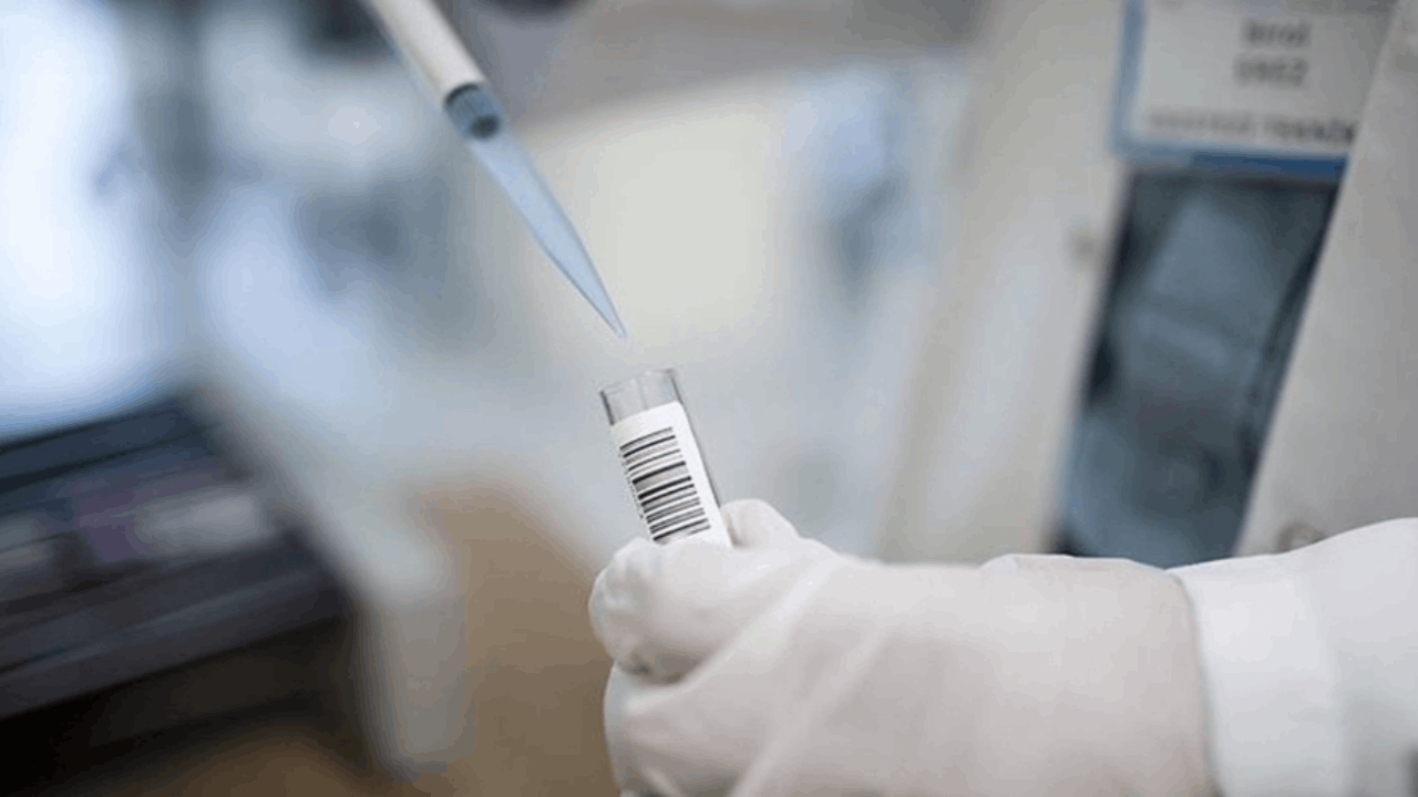 Uyuşturucu sonuçlarını para karşılığında değiştimişler!