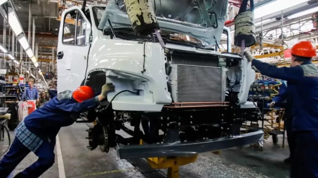 Batılı markaların çekildiği fabrikalar seri üretime geçti