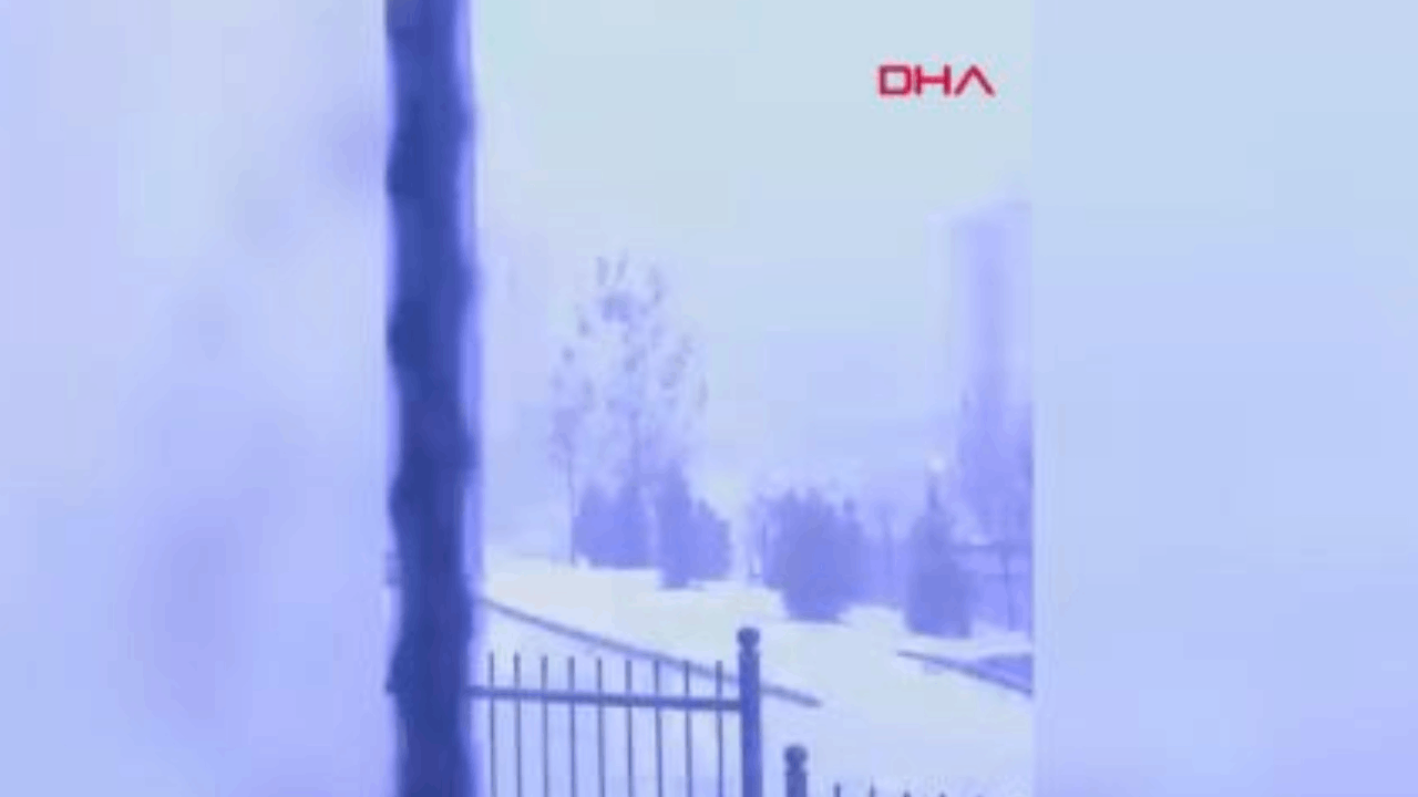 Şırnak’ta kar yağışı sırasında apartmana yıldırım düştü