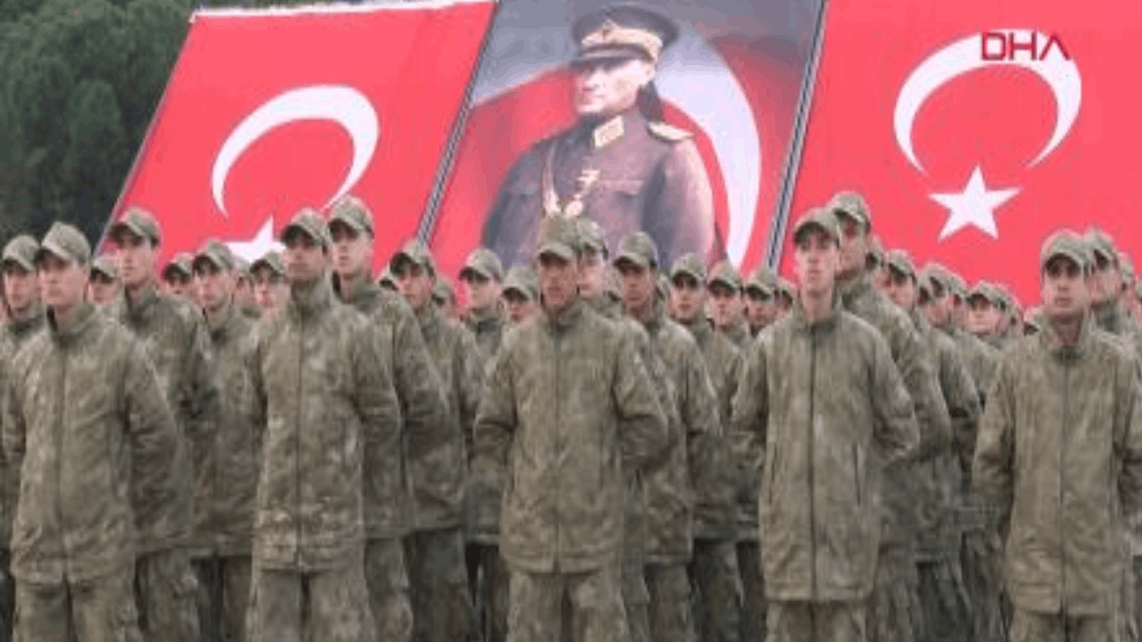 Manisa'da 3 bin 559 er ant içip, komando beresini taktı