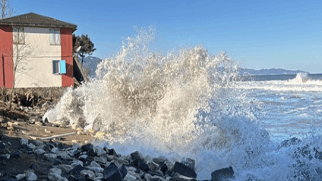 Ordu’da fırtına; dalga boyu 5 metreye ulaştı