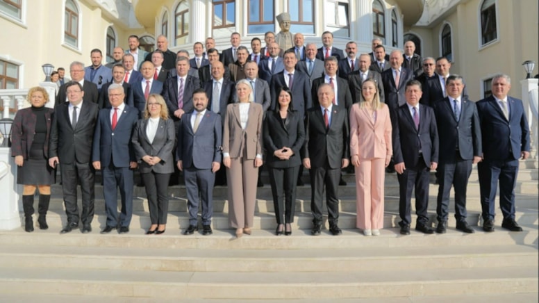 CHP'den ön seçim hamlesi: Başkanlardan İmamoğlu’na çağrı