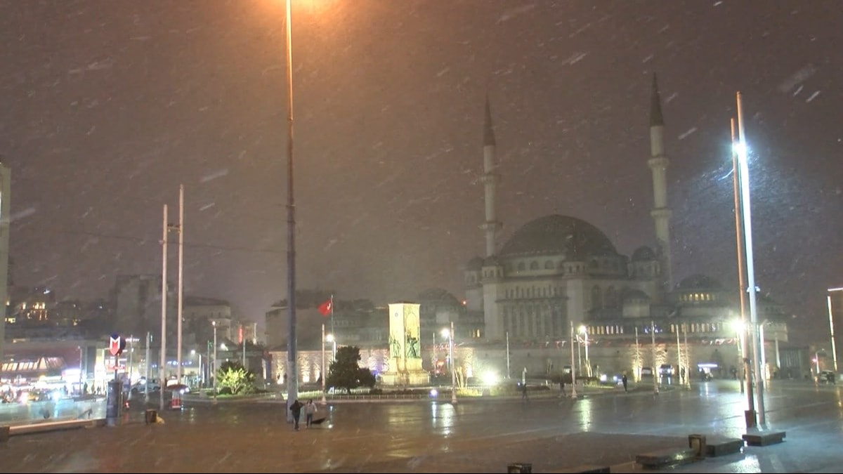 İstanbul'da kar yağışı, gece saatlerinde etkisini gösterdi