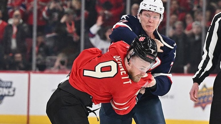 Milli marş ıslıklandı, buzda yumruklar konuştu!