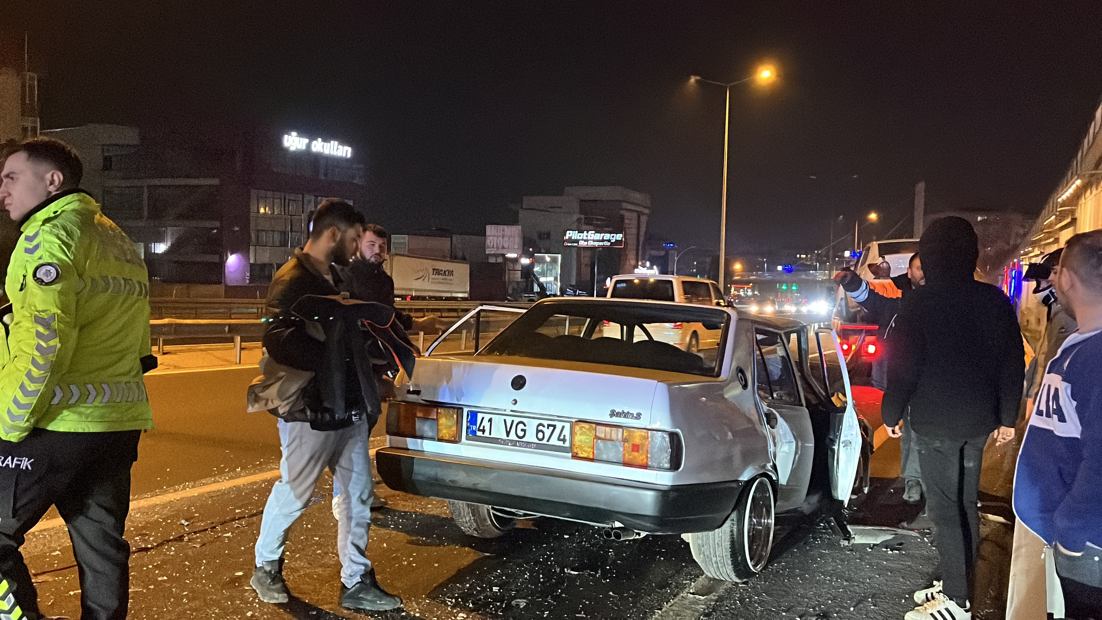 Gebze'de yürekleri ağızlara getiren kaza: 2 kişi yaralandı