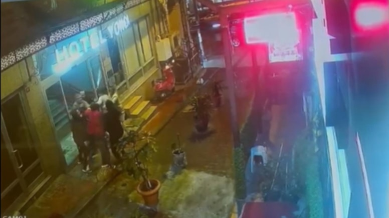 Atıldığı oteli 6 kişiyle bastı! Taksim'de dehşet anları