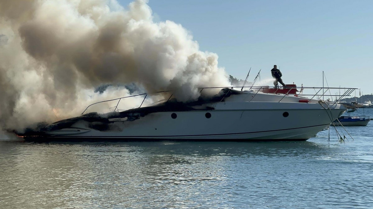 Muğla'da motoryat alev alev yandı