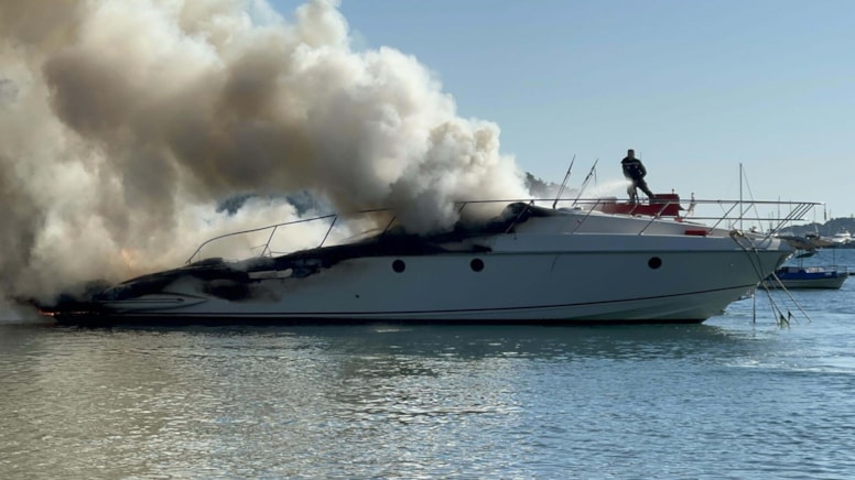 Muğla'da motoryat alev alev yandı