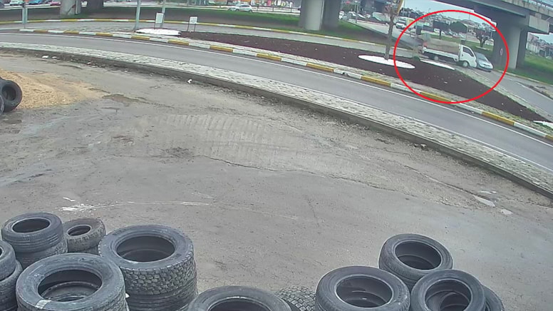 Balıkesir'de otomobil ile kamyonet çarpıştı: Yaralılar var