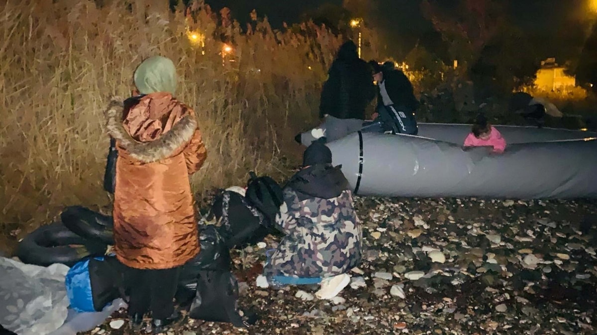 Balıkesir'de 23 kaçak göçmen ile 5 organizatör yakalandı