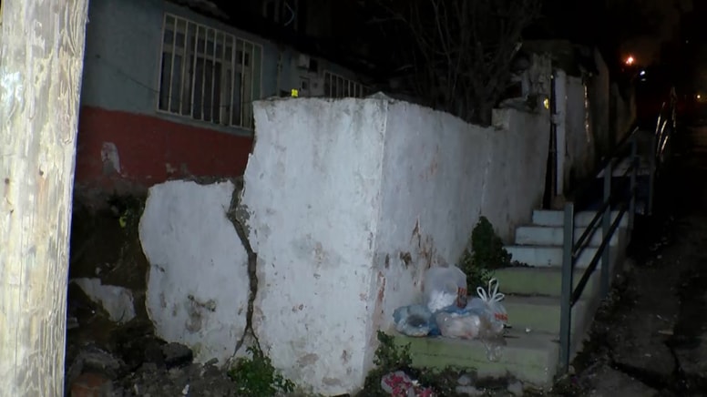 İstanbul'da yol çöktü: 4 bina boşaltıldı