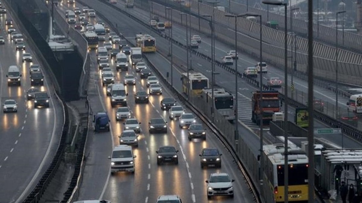 İstanbul'da trafik yoğunluğu! Yüzde 74'e çıktı