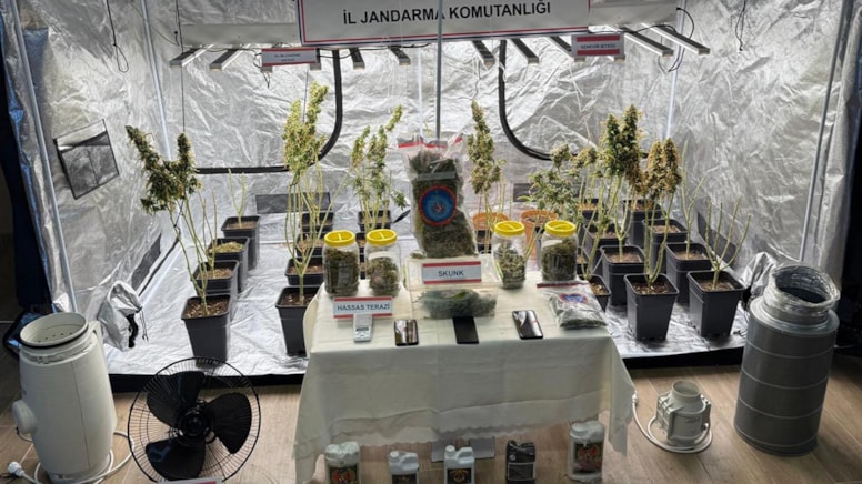 Evi zehir imalathanesine çevirmişler: 3 kilo uyuşturucu ele geçirildi