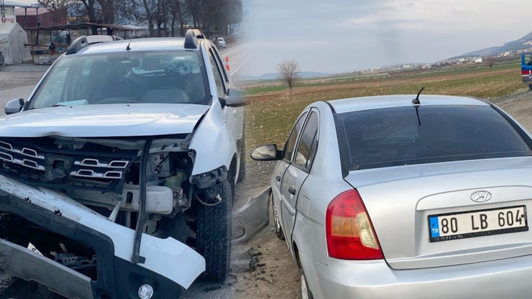 Gaziantep'te otomobiller kafa kafaya çarpıştı: 5 yaralı