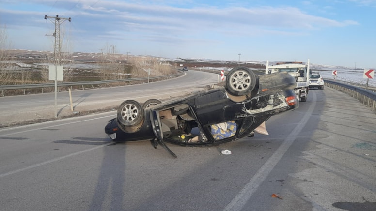 Köpeğe çarpmamak için manevra yaptı: Yaralılar var