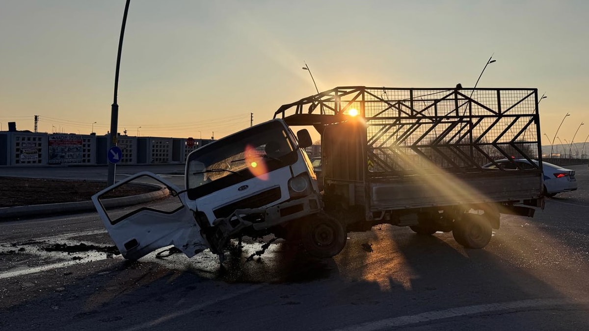 Kayseri'de feci kaza: 2'si polis, 4 yaralı