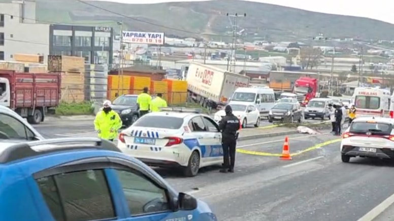 İstanbul'da feci kaza: Arızalanan TIR'ın altında can verdi