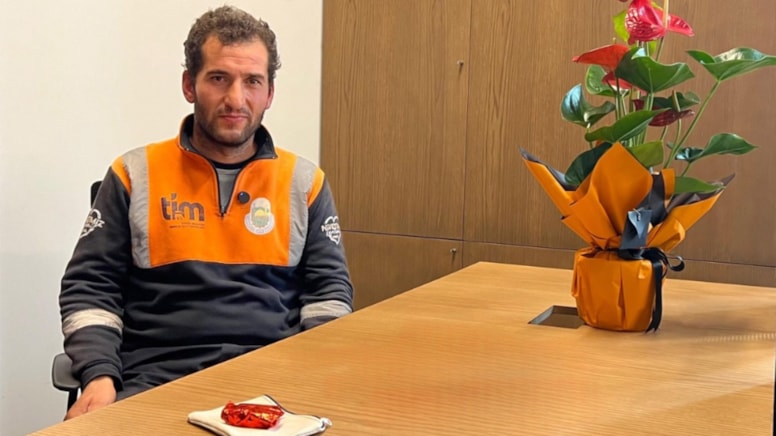 Temizlik görevlisinden örnek davranış