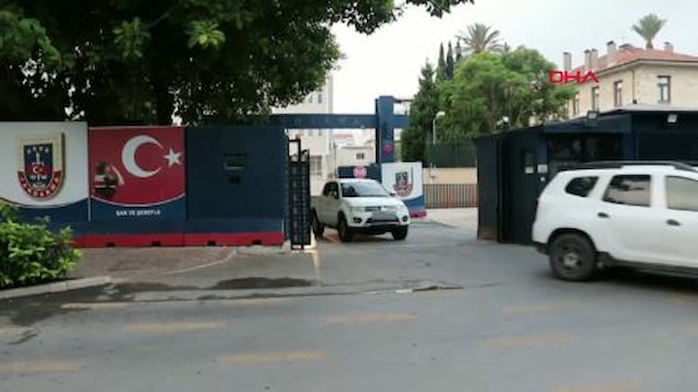 Mersin'de tarihi eser, el yazması 6 kitap yakalandı