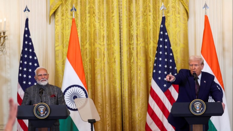 Trump, Hindistan Başbakanı'nın gözünün içine bakıp vergiyle tehdit etti