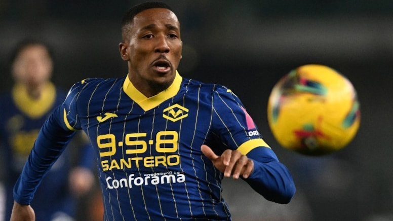 Galatasaray'da bek transferine büyük sürpriz!