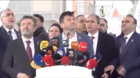 Deprem anmasına giden bakan rüzgardan korkup böyle kaçtı!