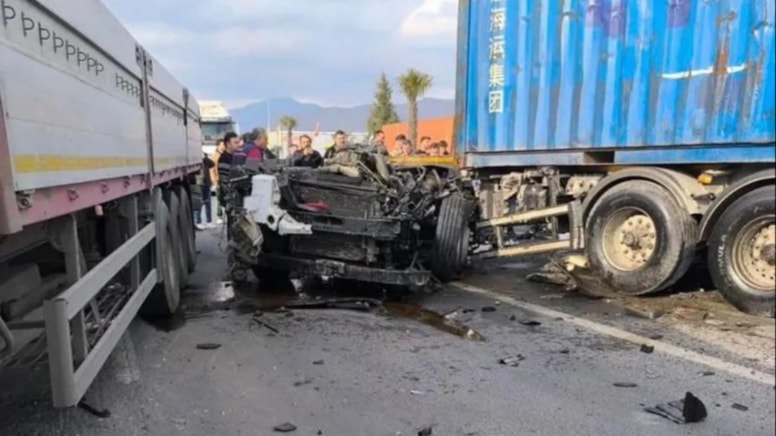 Kontrolden çıkan tır karşı şeride geçti, sürücü yaşamını yitirdi