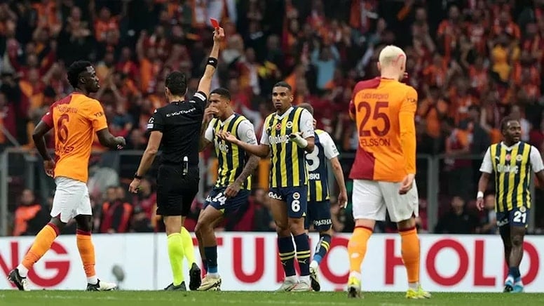 Galatasaray-Fenerbahçe derbileri hırçın geçiyor