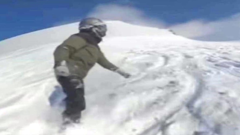 Çığ bölgesinde snowboard yaptı: Sanal devriyeye yakalandı