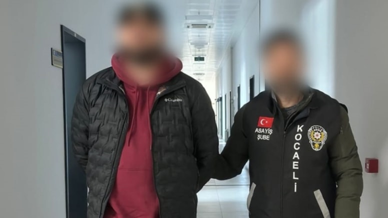 Kırmızı bültenle aranıyordu, Türkiye'de yakayı ele verdi