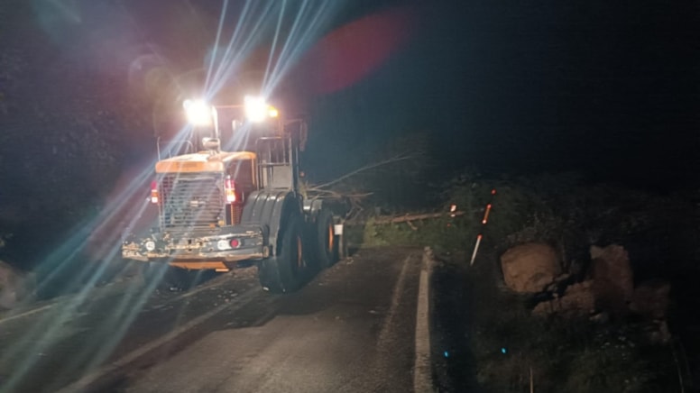 Kastamonu'da heyelan! Kapanan yol ulaşıma açıldı