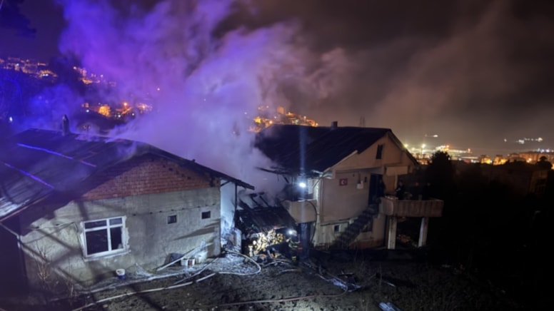 Kömürlükte başlayan yangın eve sıçradı, 3 kişi hastanelik oldu!