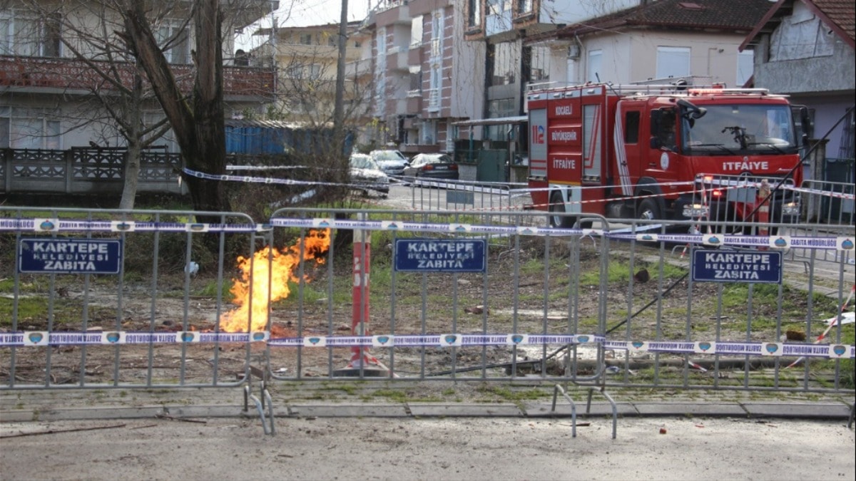 Kocaeli'de tedirgin eden olay! Günlerdir yanıyor: Ekipler 7/24 nöbette