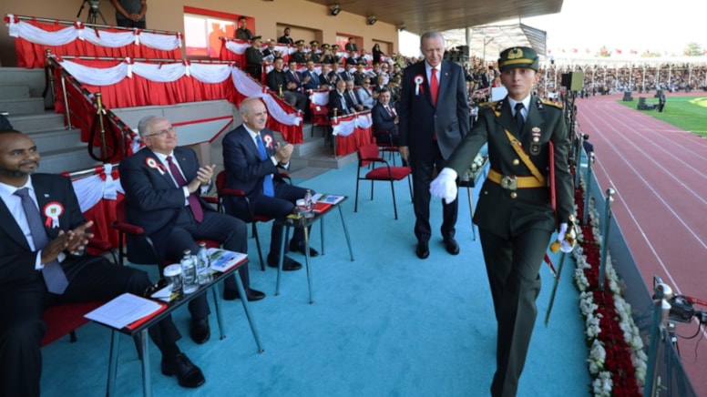 O gün alkışlayanlar daha sonra çark etti