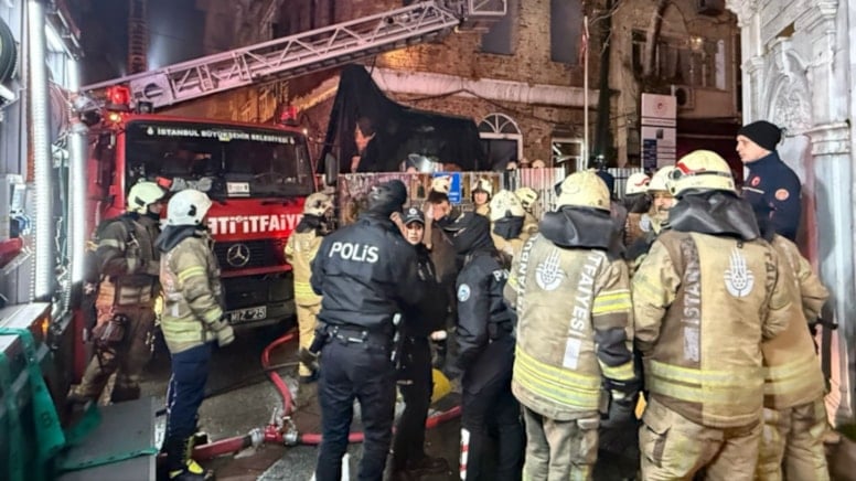 Kadıköy’de metruk binada çıkan yangında 1 kişi hayatını kaybetti