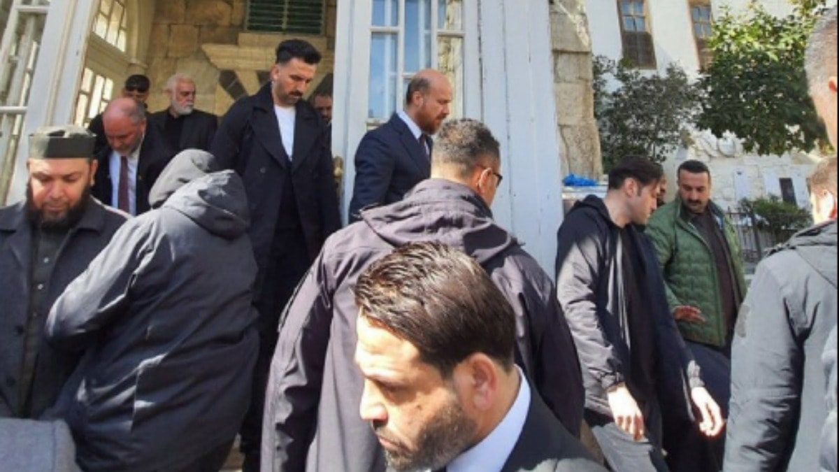 Bilal Erdoğan, babasından önce Şam'da Cuma namazına konvoyuyla gitti