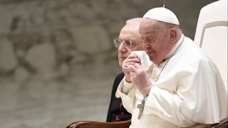 Papa'nın sağlık durumuna ilişkin açıklama: Hayati tehlikesi bulunmuyor