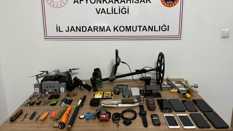 Afyonkarahisar'da kaçak kazı yapan 7 kişi yakalandı