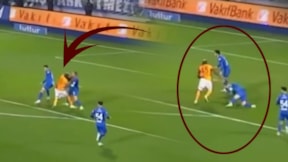 Osimhen'in hareketi faul mü? Herkesi ikiye böldü...