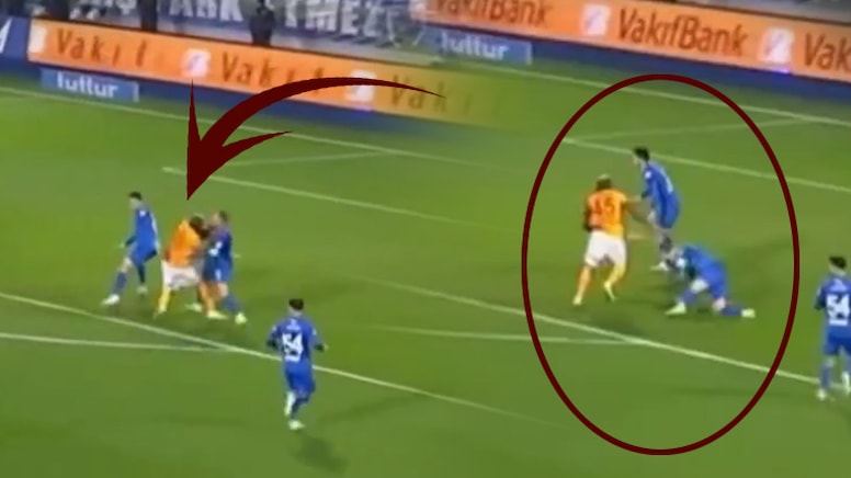 Osimhen'in hareketi faul mü? Herkesi ikiye böldü...