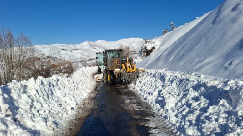 Elazığ'da köy yolları yeniden ulaşıma açıldı