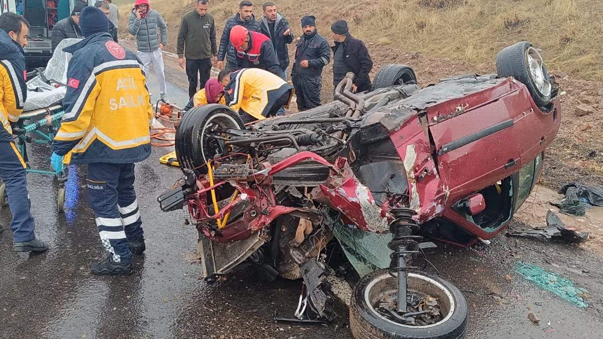 Nevşehir'de otomobil devrildi: 3 yaralı